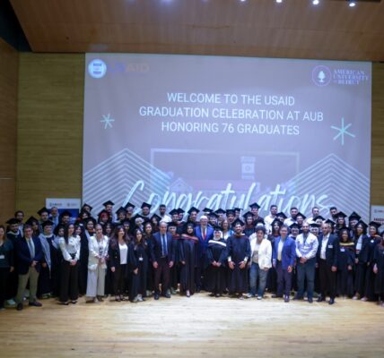 الوكالة الأميركية للتنمية الدولية تحتفل، خلال حفل تخرج في الجامعة الأميركية في بيروت، بمثابرة 76 طالباً، وتميزهم