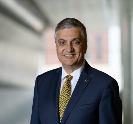 الدكتور شوقي عبدالله الرئيس العاشر للجامعة اللبنانية الاميركية  (LAU)