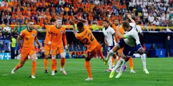 يورو 2024: انكلترا تضرب موعدا امام اسبانيا في النهائي بعد هدف البديل واتكينز امام هولندا